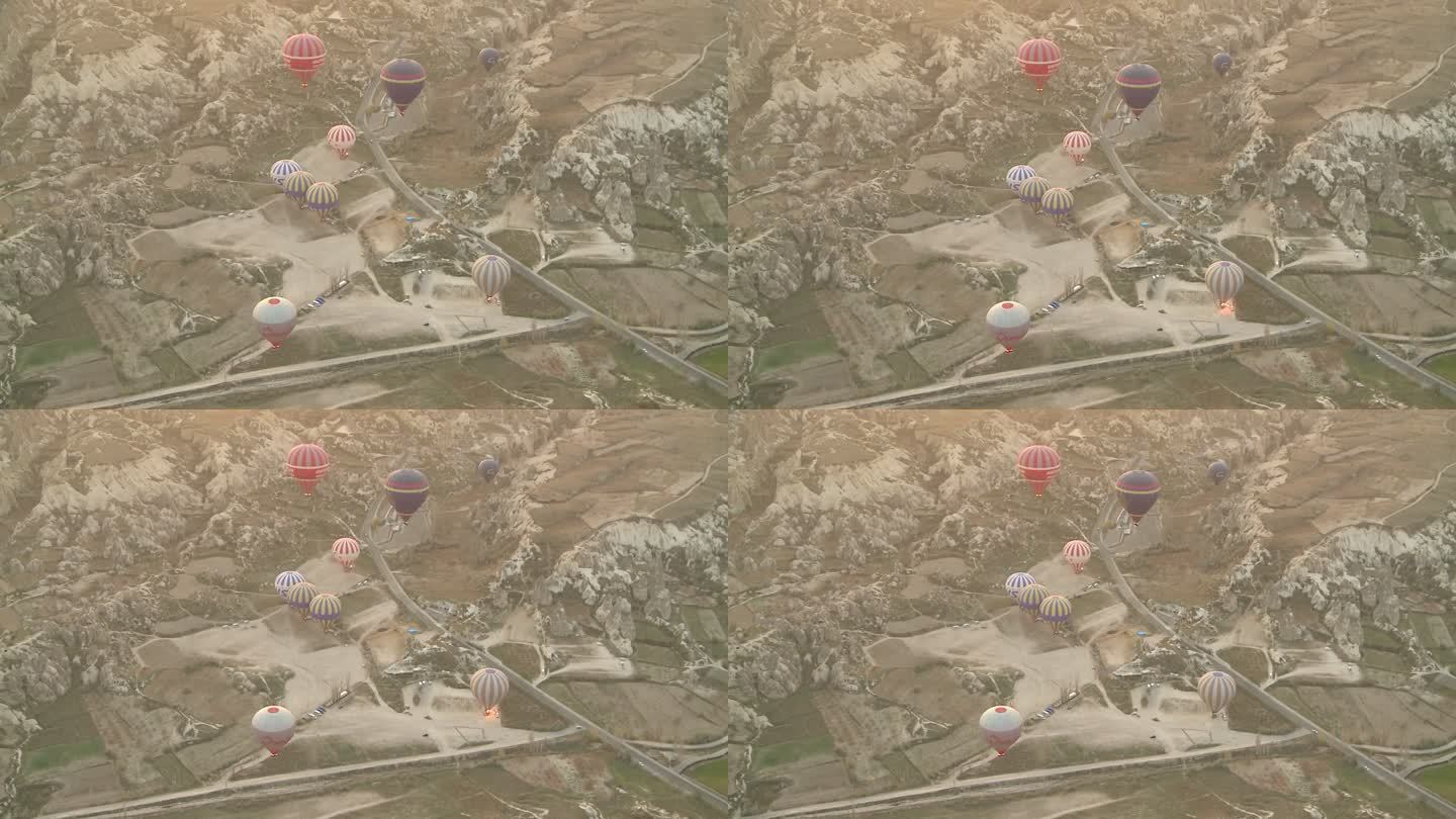 气球漂浮在土耳其卡帕多西亚的岩石山谷