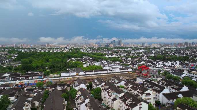 苏州夏天傍晚雨后的苏州博物馆与拙政园航拍