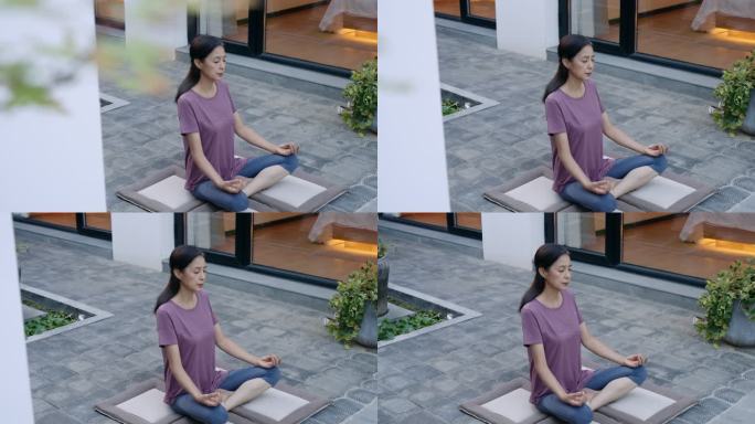 中老年女子在院子里练瑜伽冥想