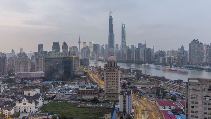 上海浦东新区从白天到夜晚的时间变化，中国