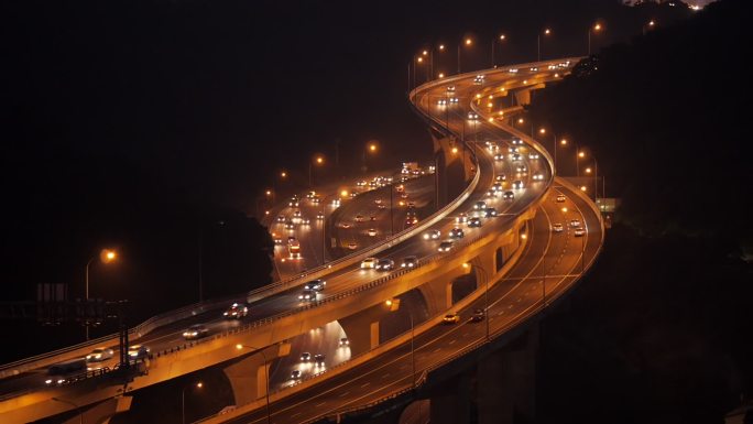 中国台湾晚上的台北高速公路