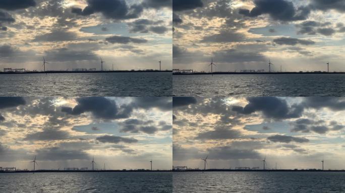 海岸线和码头 岸堤上的风车 傍晚夕阳