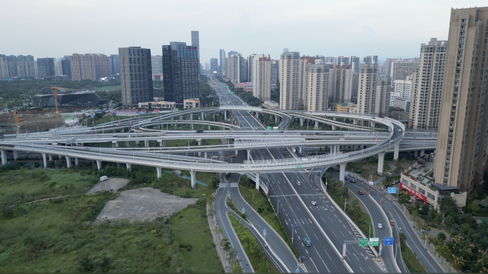 城市高架车流道路，地产宣传