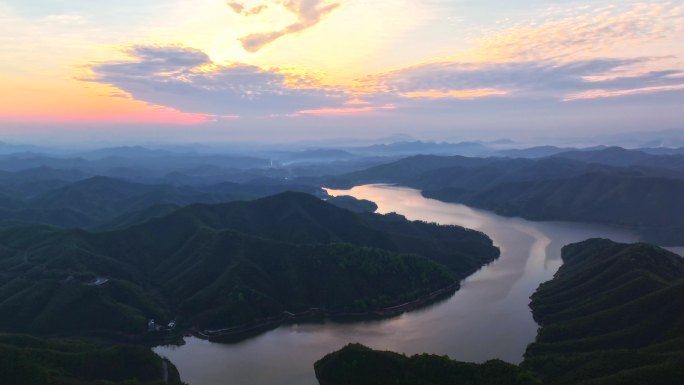 唯美山区水库日出延时