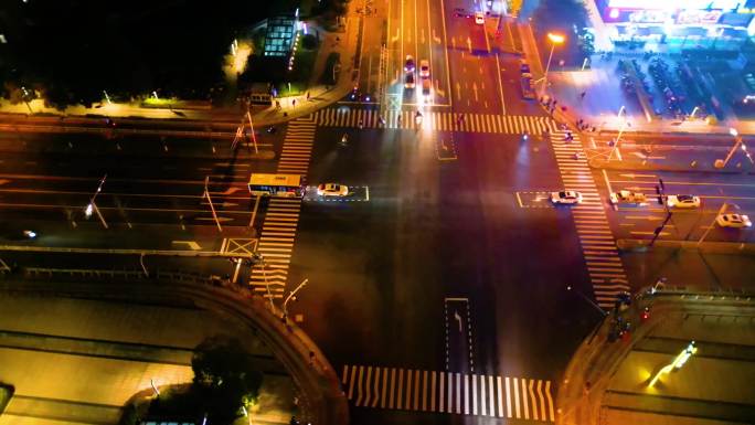 杭州钱塘新区十字路口夜景车流延时摄影_1