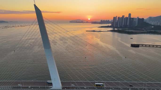 深圳湾大桥车流航拍公路桥梁基础建设广东南