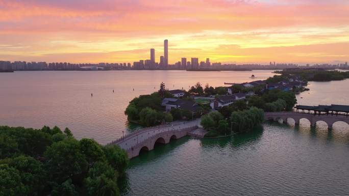 夏天日出清晨朝霞苏州园区金鸡湖李公堤航拍