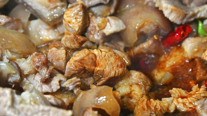 中餐家常菜烹饪白不老豆角炖猪肉锅热气美食