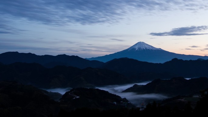 黎明时分的富士山