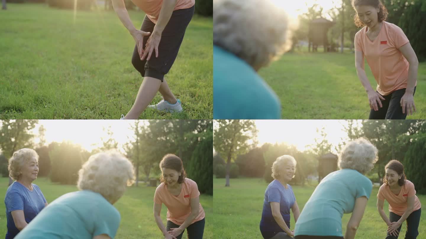 老年闺蜜在公园一起健身