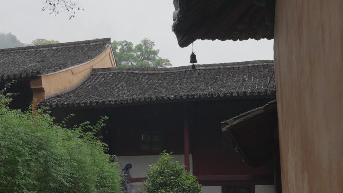 下雨天的国清寺