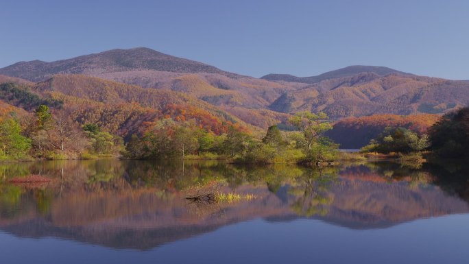 秋天的秋本湖