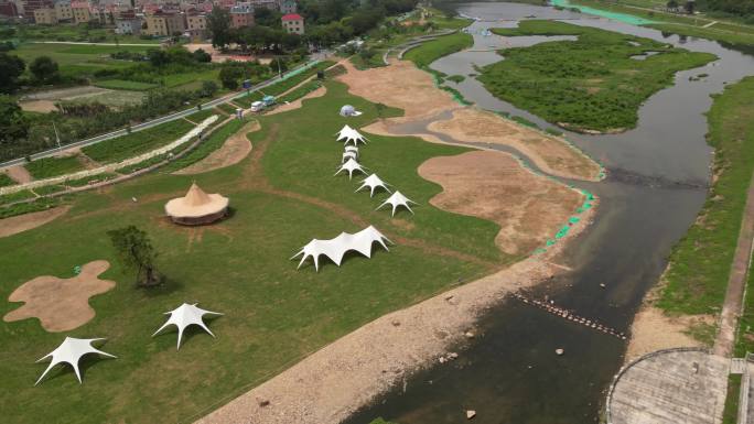 野外露营基地帐篷