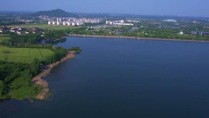 4K高清航拍平静蓝色湖面