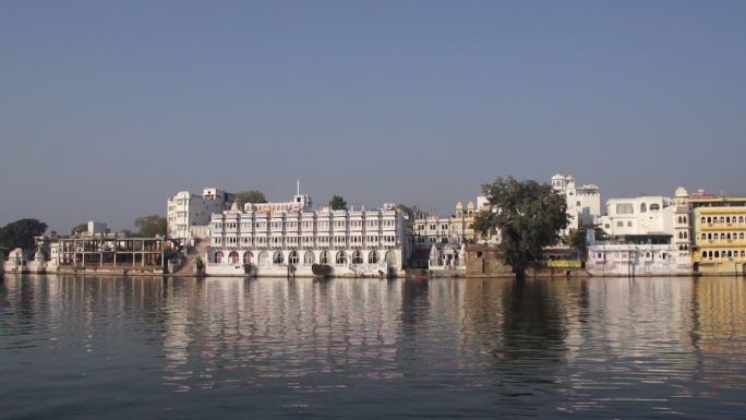 城市宫殿和皮丘拉湖的全景，乌代普尔，印度