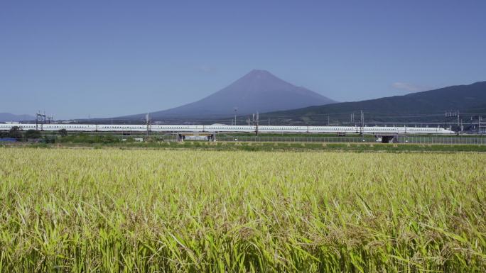 经过富士山前的新干线