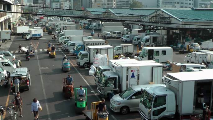 日本筑地市场繁忙的交通