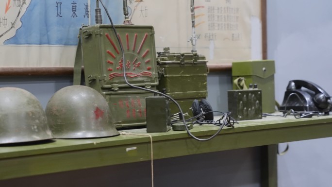 实拍博物馆里的红军用品军工用品电报机