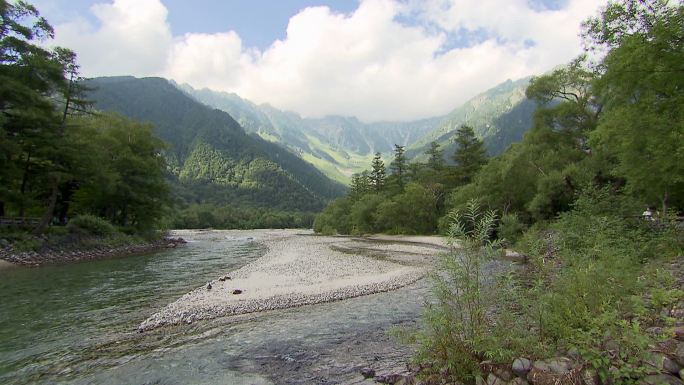 水在河流中流动，上城县，日本