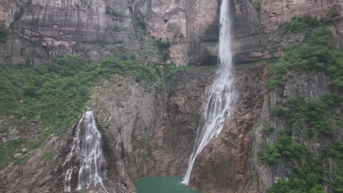 河南宝泉旅游区见龙瀑布高清原版视频