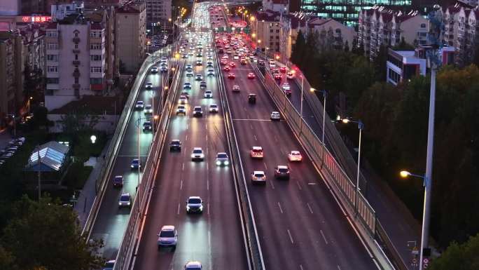 城市夜晚繁华车流道路4K