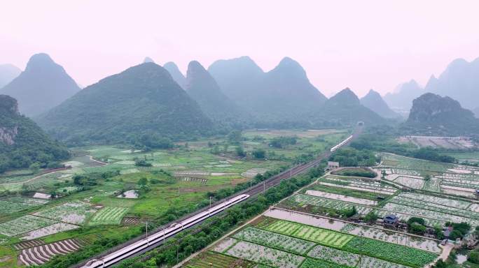 广西桂林高铁和谐号两车交汇大气航拍