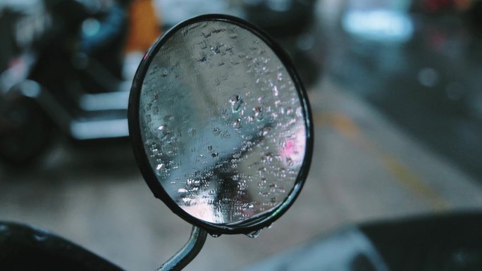 下雨天街道