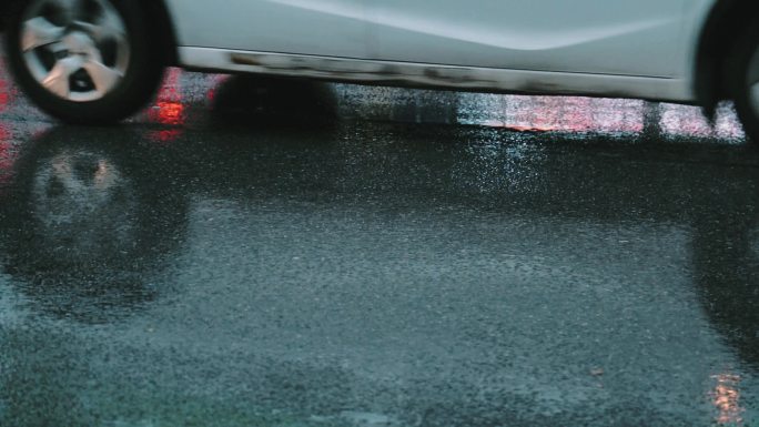 下雨街道