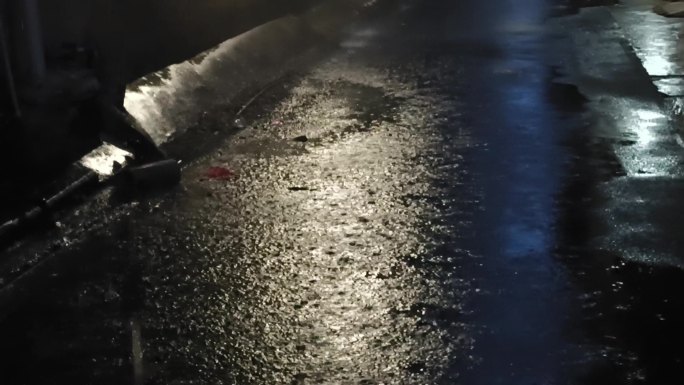 黎明雨景夜晚雷声雨声大雨滂沱大雨雨滴街巷