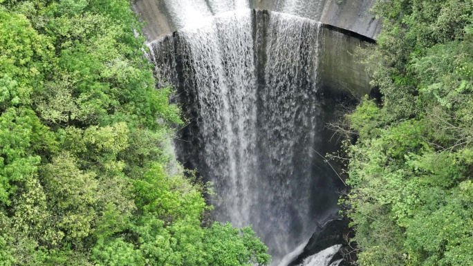 开阳十里画廊香火岩瀑布