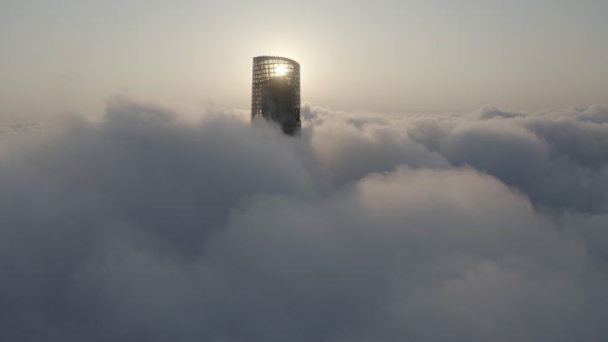 云层之上的上海中心