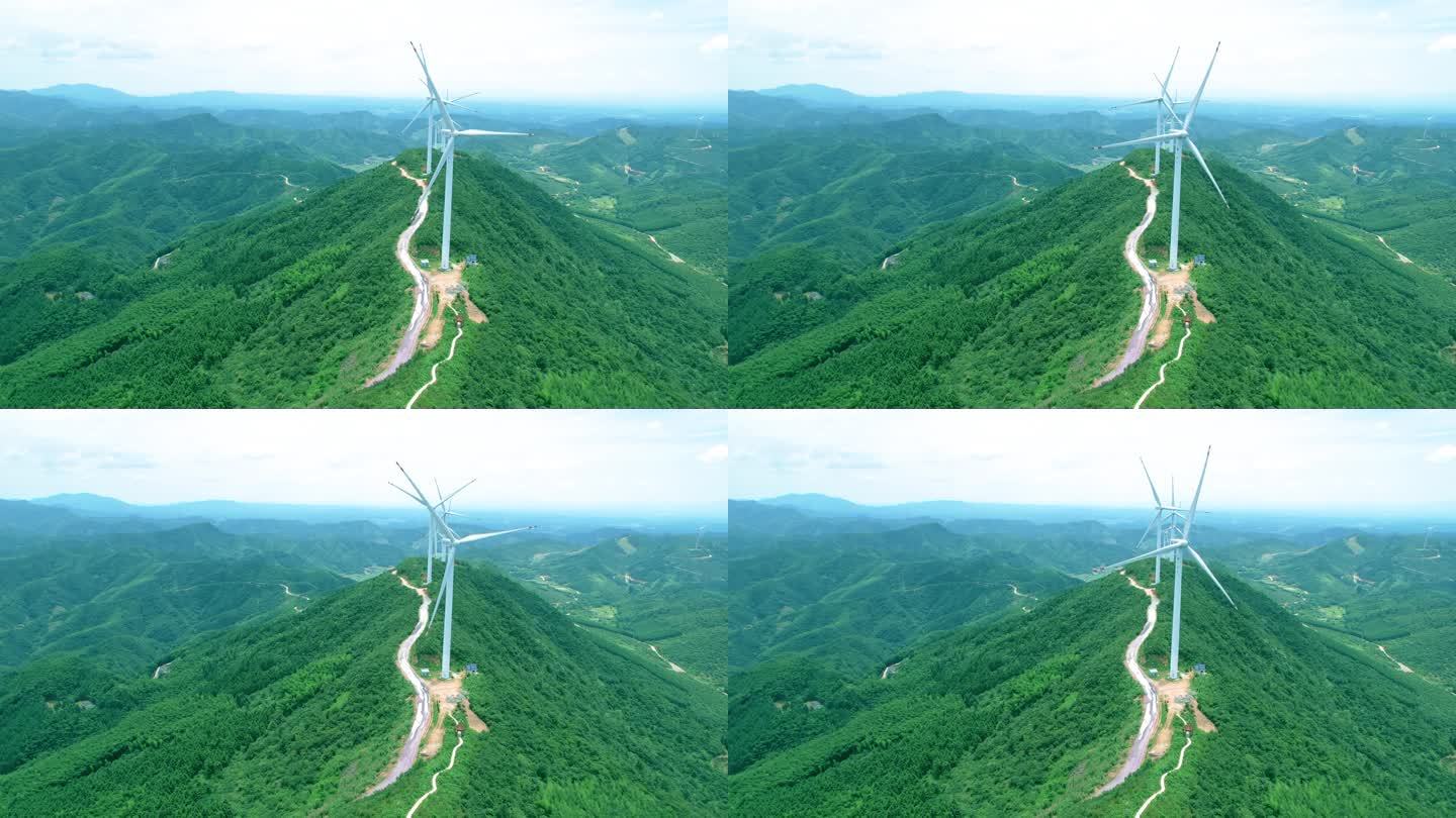 山顶上的风力发电设备风车
