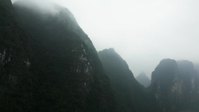 桂林山水雨雾天航拍