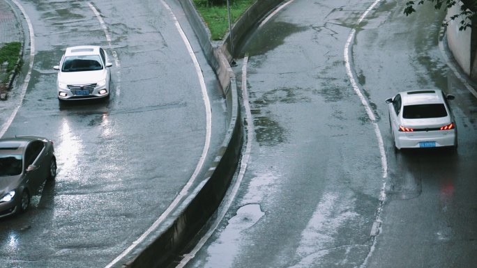 下雨街道