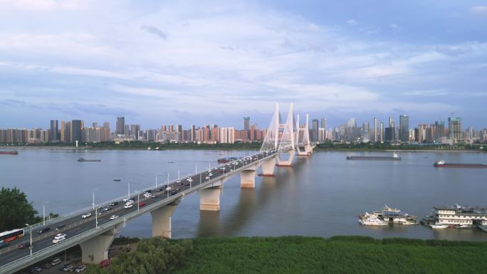 航拍-武汉-长江二桥的车流