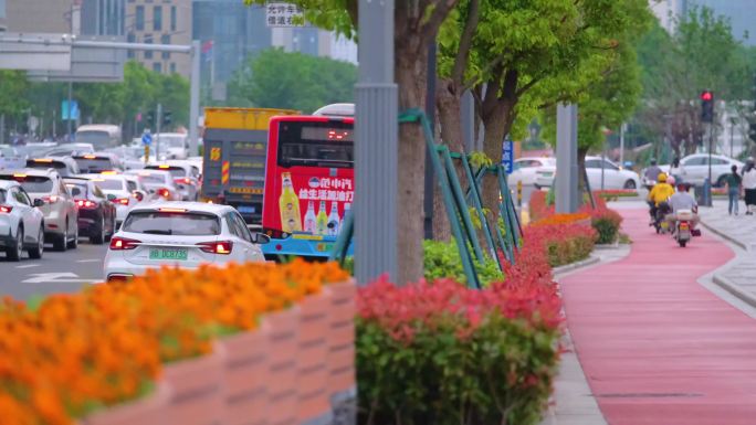 城市马路街道街头街景上班下班高峰期汽车车