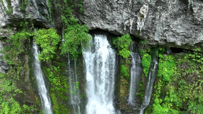 航拍贵州绿色山谷瀑布飞溅山崖自然生态4K
