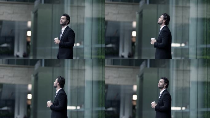 老外 咖啡 抬头 仰望 看天空 建筑