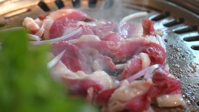 韩式料理炭火烤肉实拍视频