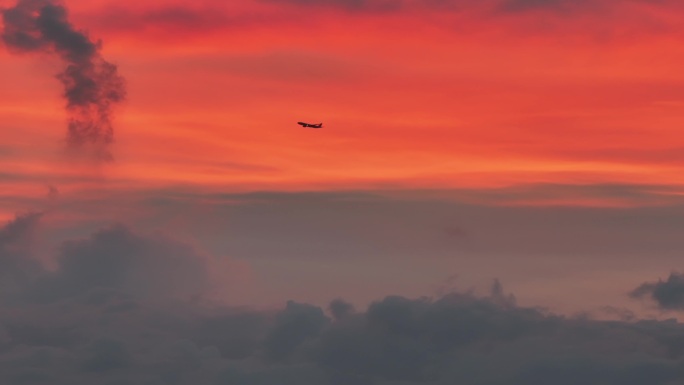 飞机飞上天空