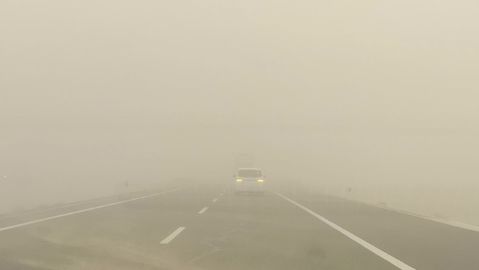 高速路沙尘天气