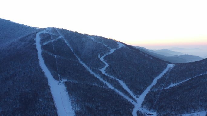 航拍吉林省吉林市永吉北大湖滑雪场雪景全景