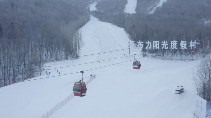 航拍黑龙江亚布力滑雪场雪景缆车风光