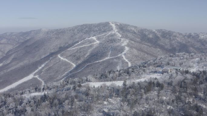 航拍吉林省吉林市永吉北大湖滑雪场雪景全景