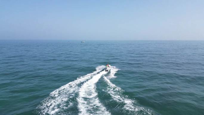 北海涠洲岛大海海上摩托艇快艇航拍
