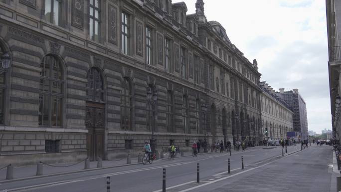 法国巴黎街景人文卢浮宫公交行人建筑欧洲
