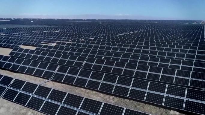 中国的新能源光伏太阳能发电设施基建电池板航拍（选编）