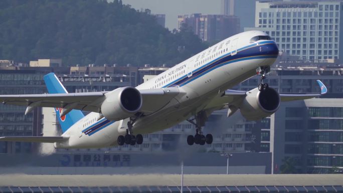中国南方航空航班起飞 空客A350飞机