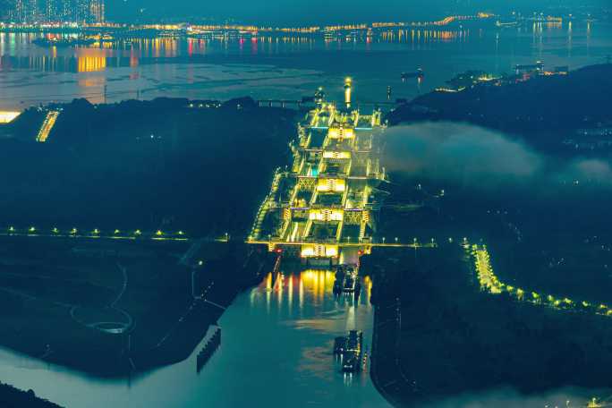 三峡大坝五级船闸夜景