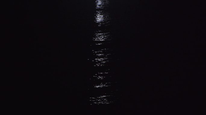 夜晚海上鱼灯渔船